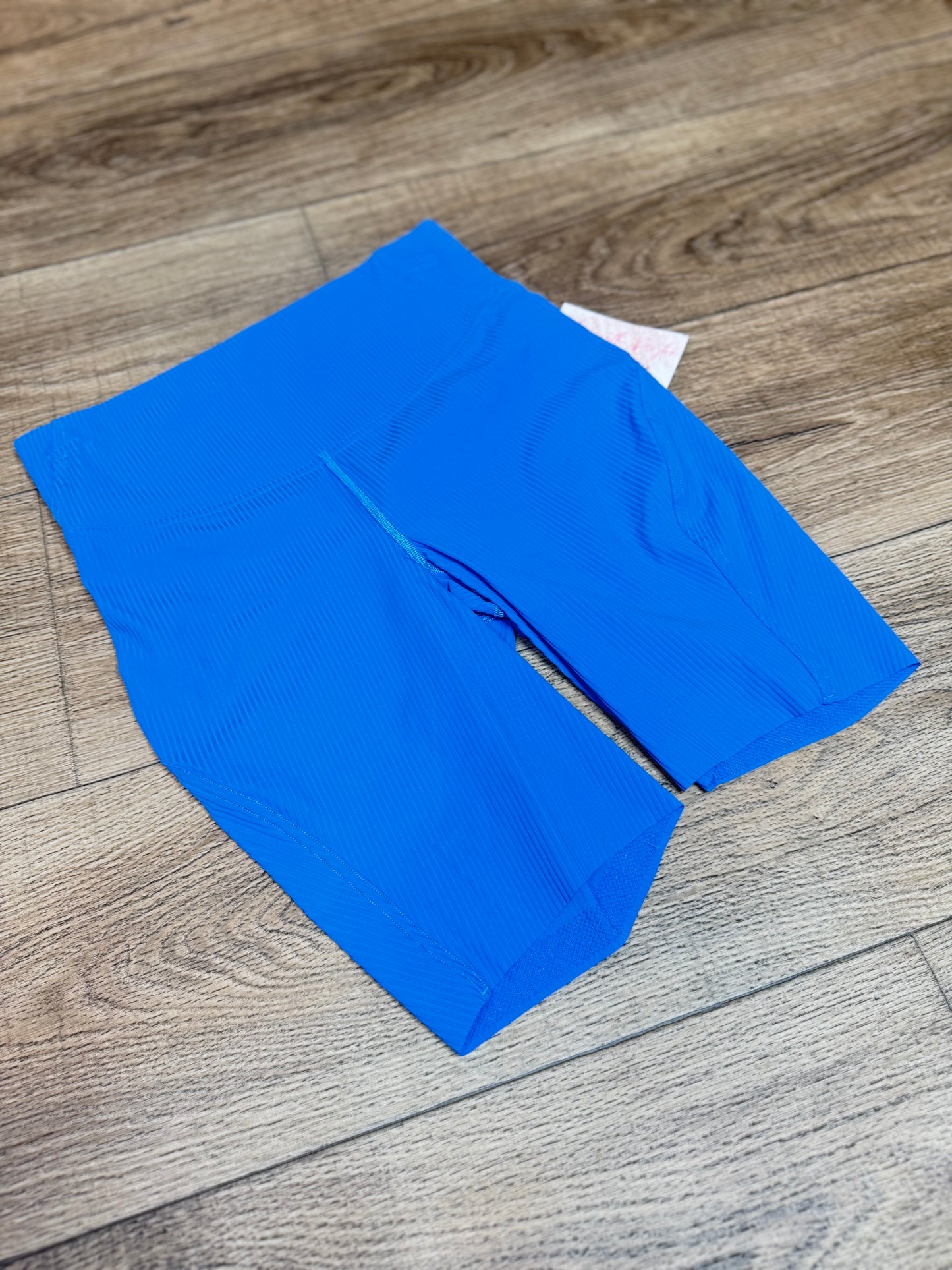Base Pace High-Rise Short 8" *SIZE 6