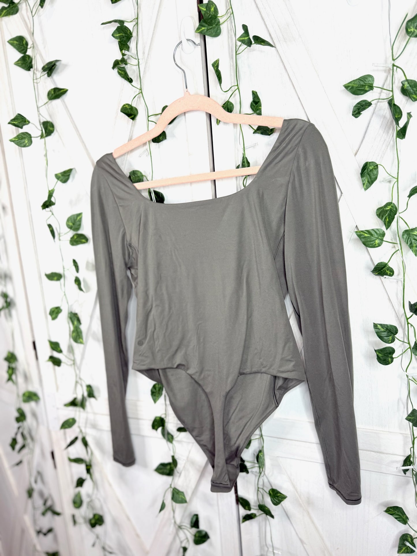 Nulu square neck long sleeve bodysuit *NEW * Size M
