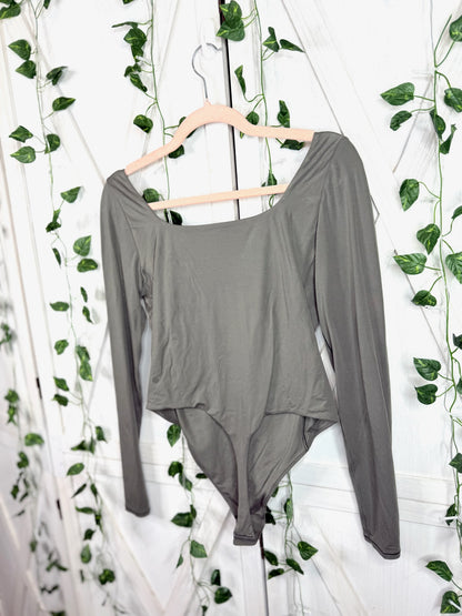 Nulu square neck long sleeve bodysuit *NEW * Size M