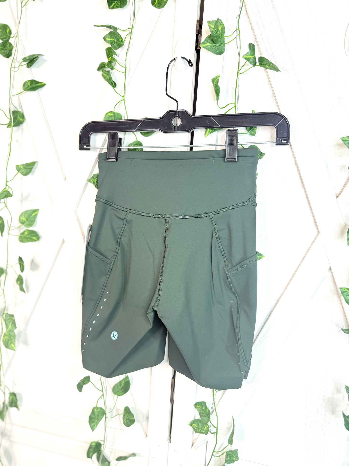 Fast And Free HR Short 6” * Pockets *Size 2