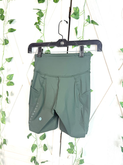 Fast And Free HR Short 6” * Pockets *Size 2