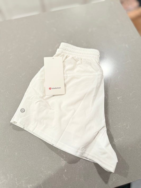 Court rival high rise short 3” Size 4