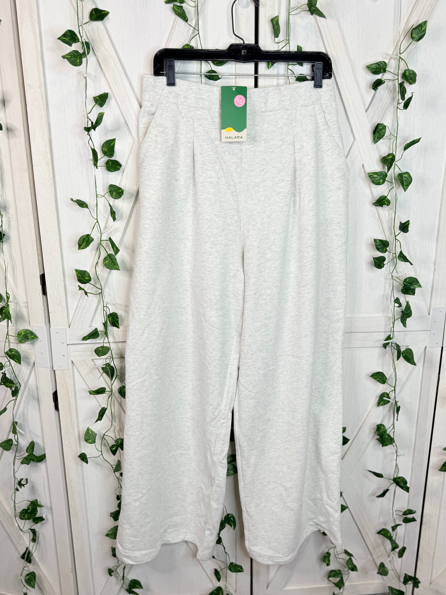 Halara sweat pants *Size L