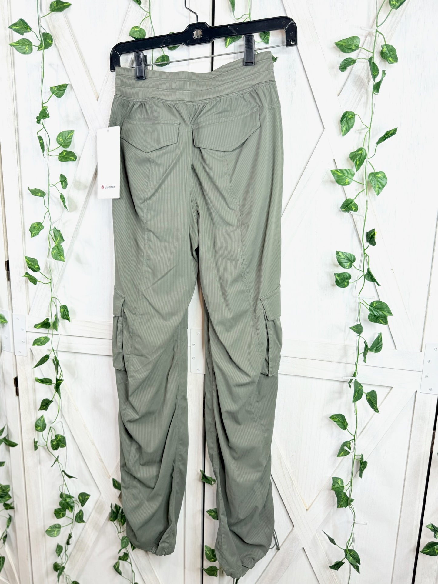 Dance Studio Relaxed-Fit MR Cargo Pant *Size XXXS