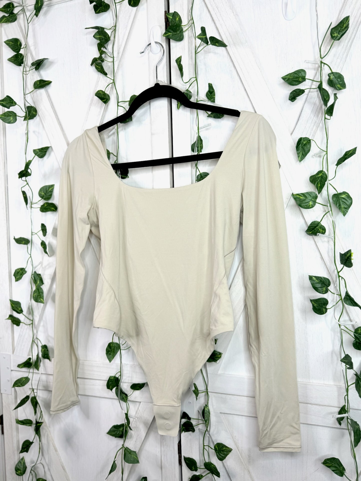 Nulu Square-Neck Bodysuit *NEW *SIZE M