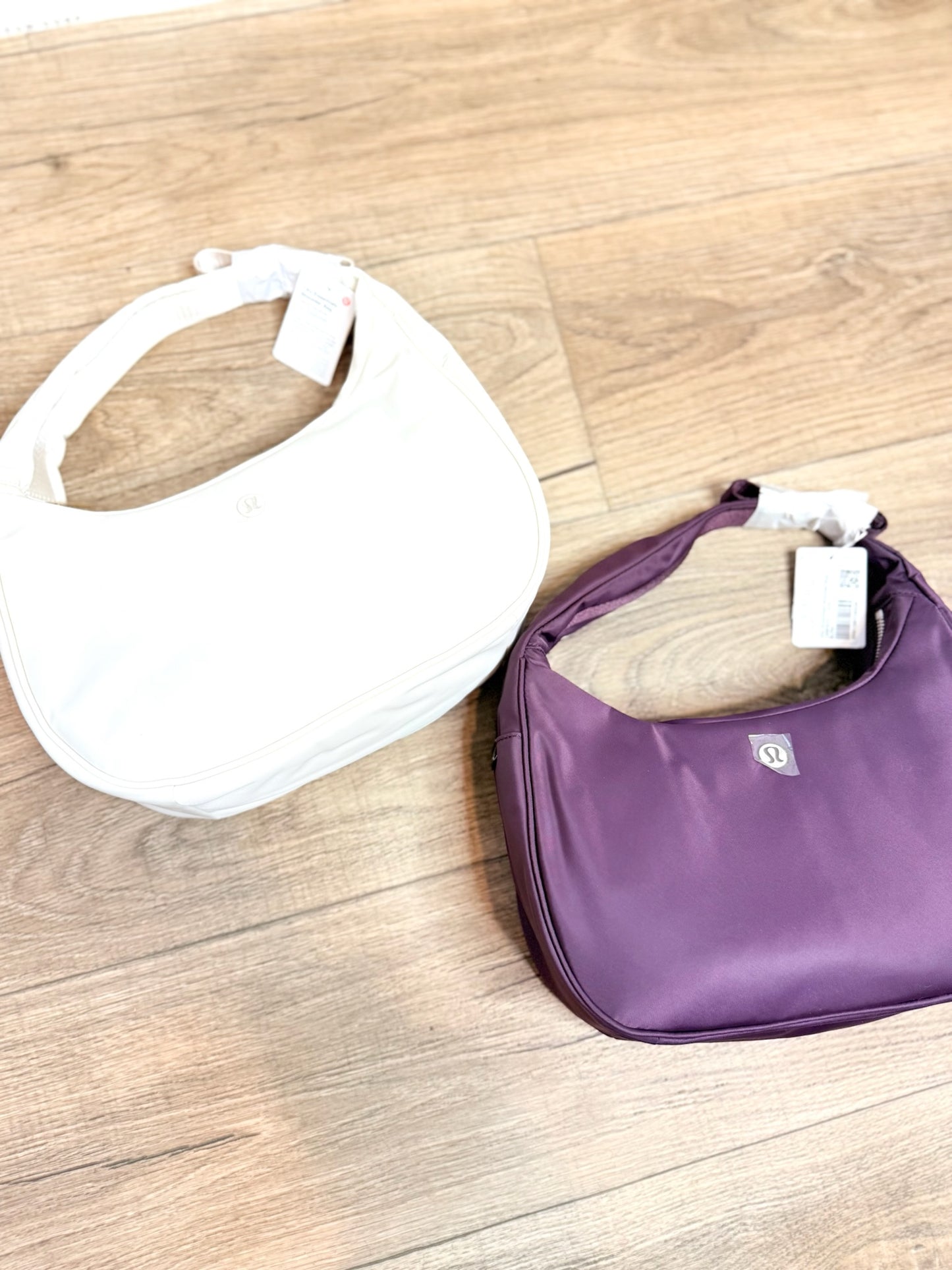 City Essentials Shoulder Bag 4L