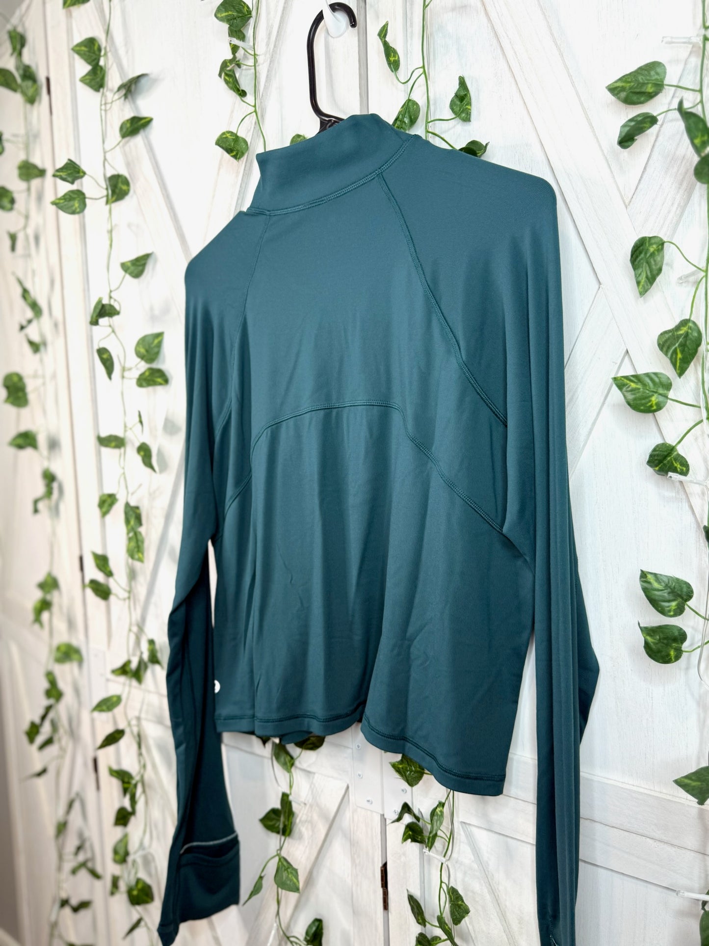 It’s Rulu Run Cropped Half Zip *Size XL