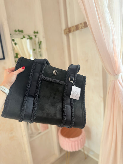 Boxy Tote *Faux Shearling Trims