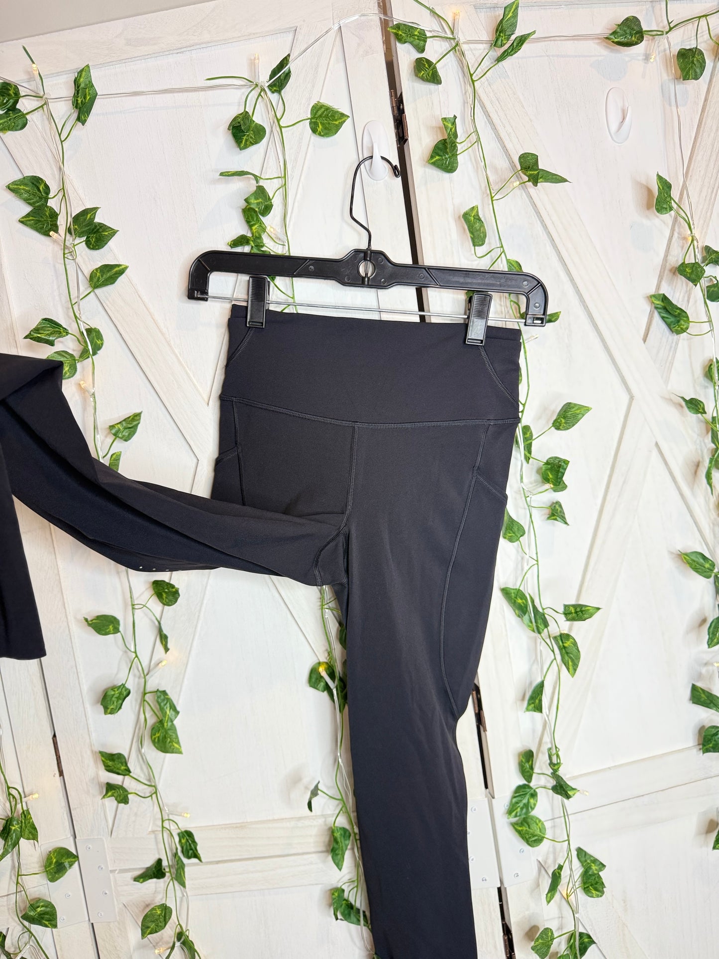 Fast and Free High-Rise Tight 25" *SIZE 4
