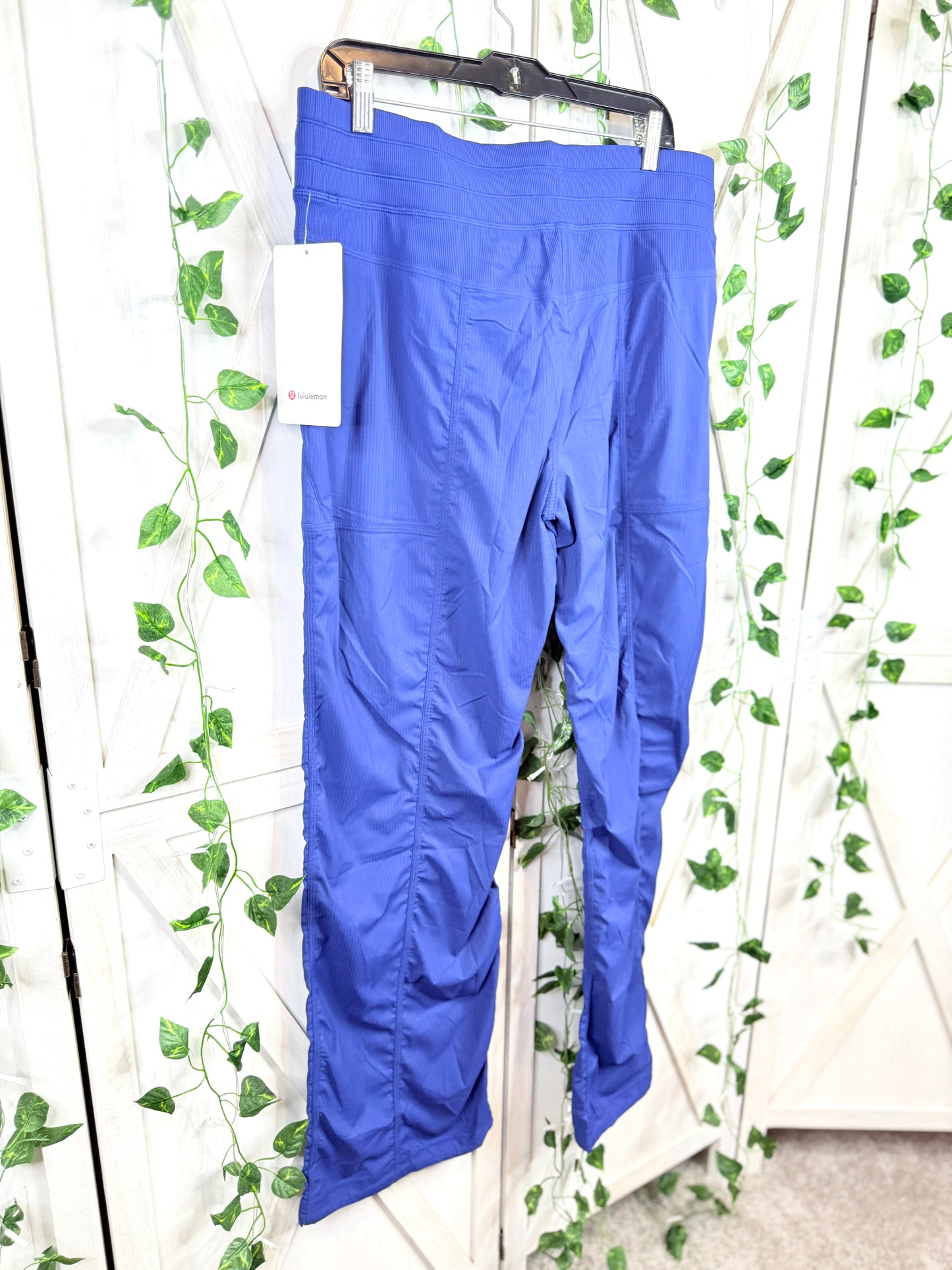Dance Studio Mid-Rise Pant *Regular *Size 6 • 8 • 14