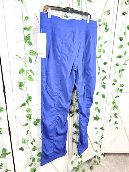 Dance Studio Mid-Rise Pant *Regular *Size 6 • 8 • 14