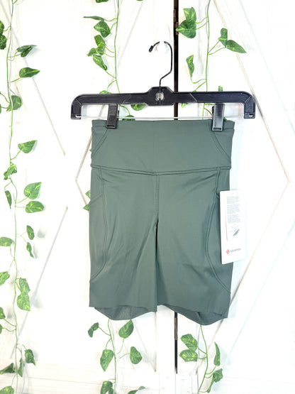 Fast And Free HR Short 6” * Pockets *Size 2