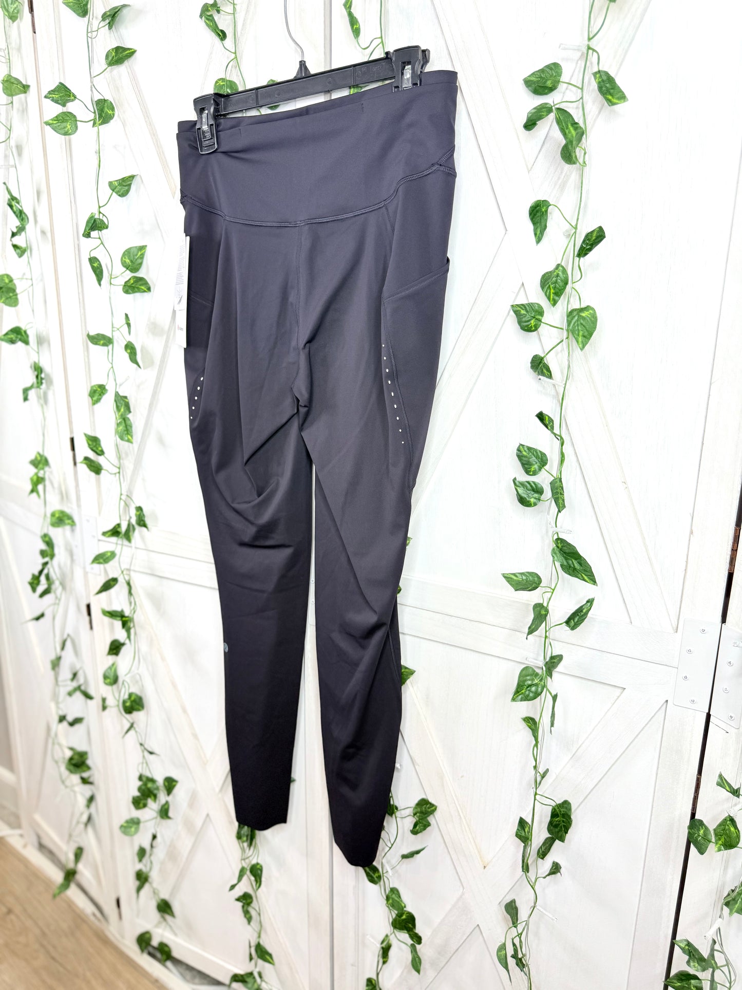 Fast and Free HR Tight 28” *Pockets *Size 10
