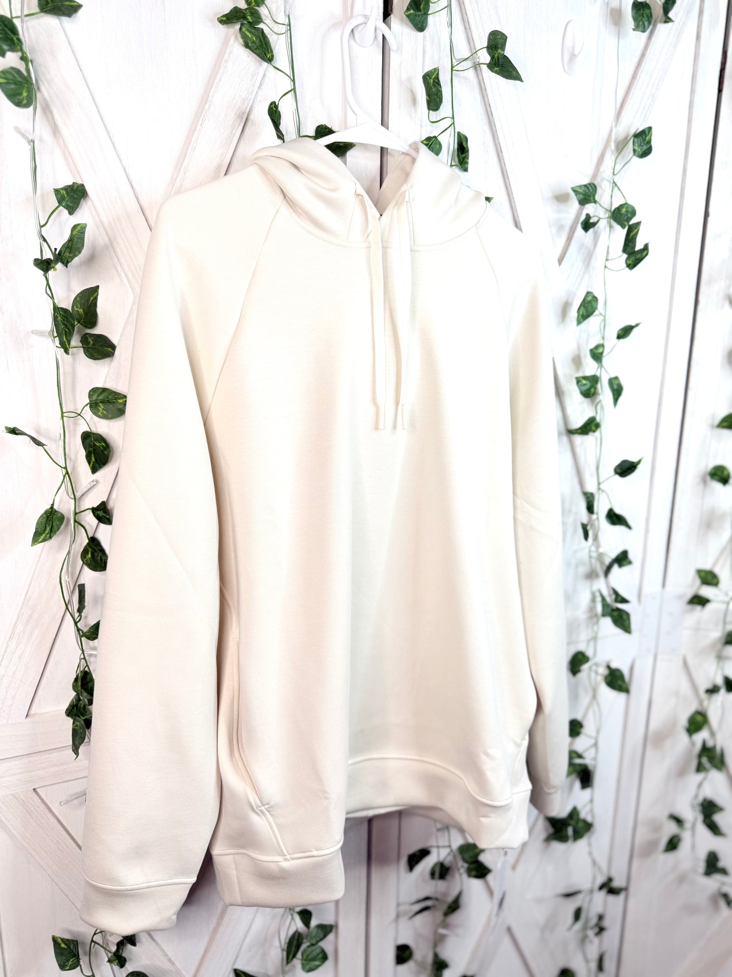 Smooth Spacer Pullover Hoodie *Size M