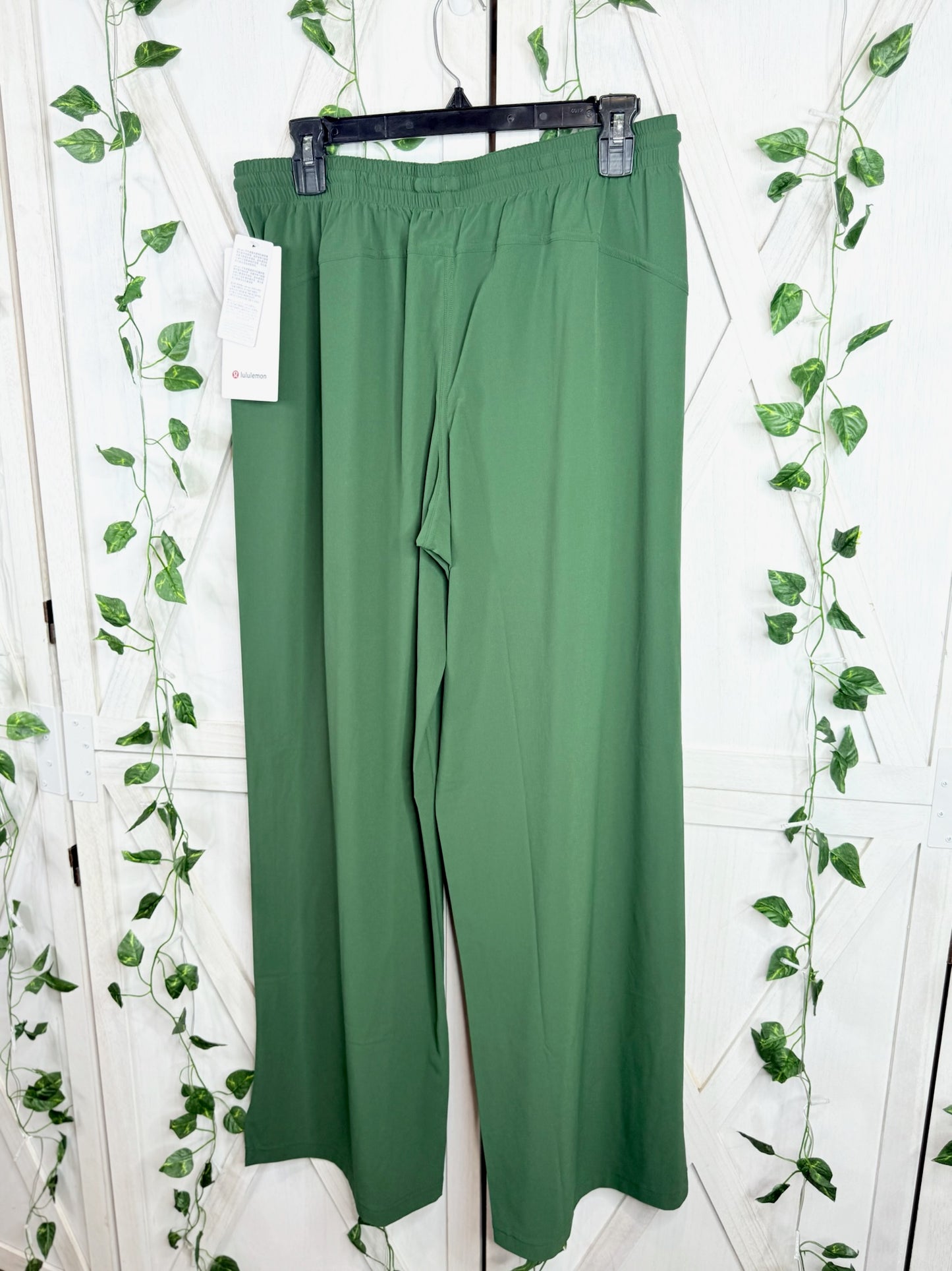 Court Rival Wide-Leg Track Pant *Regular *Size 8