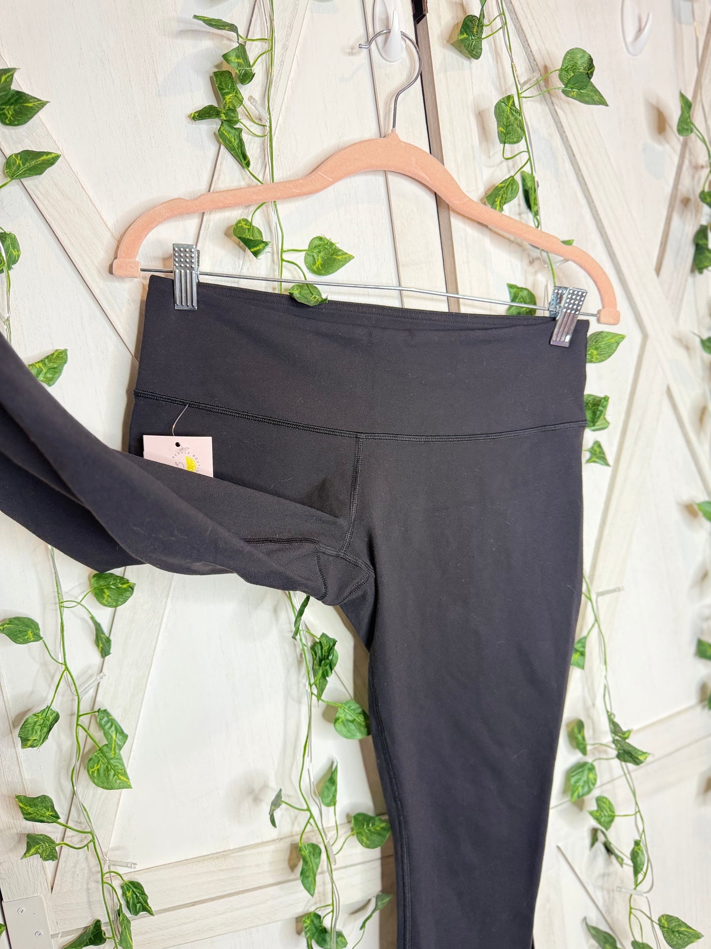 Lululemon leggings 21” *SIZE 8