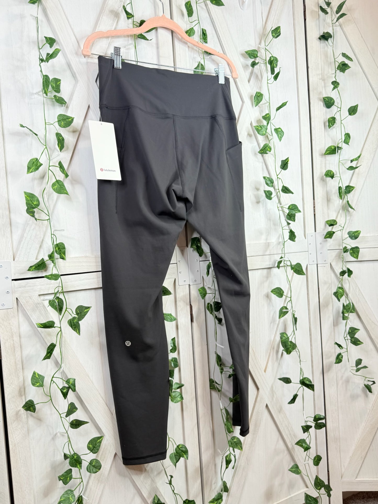 Wunder Train HR Tight 28” *Pockets * Size 12