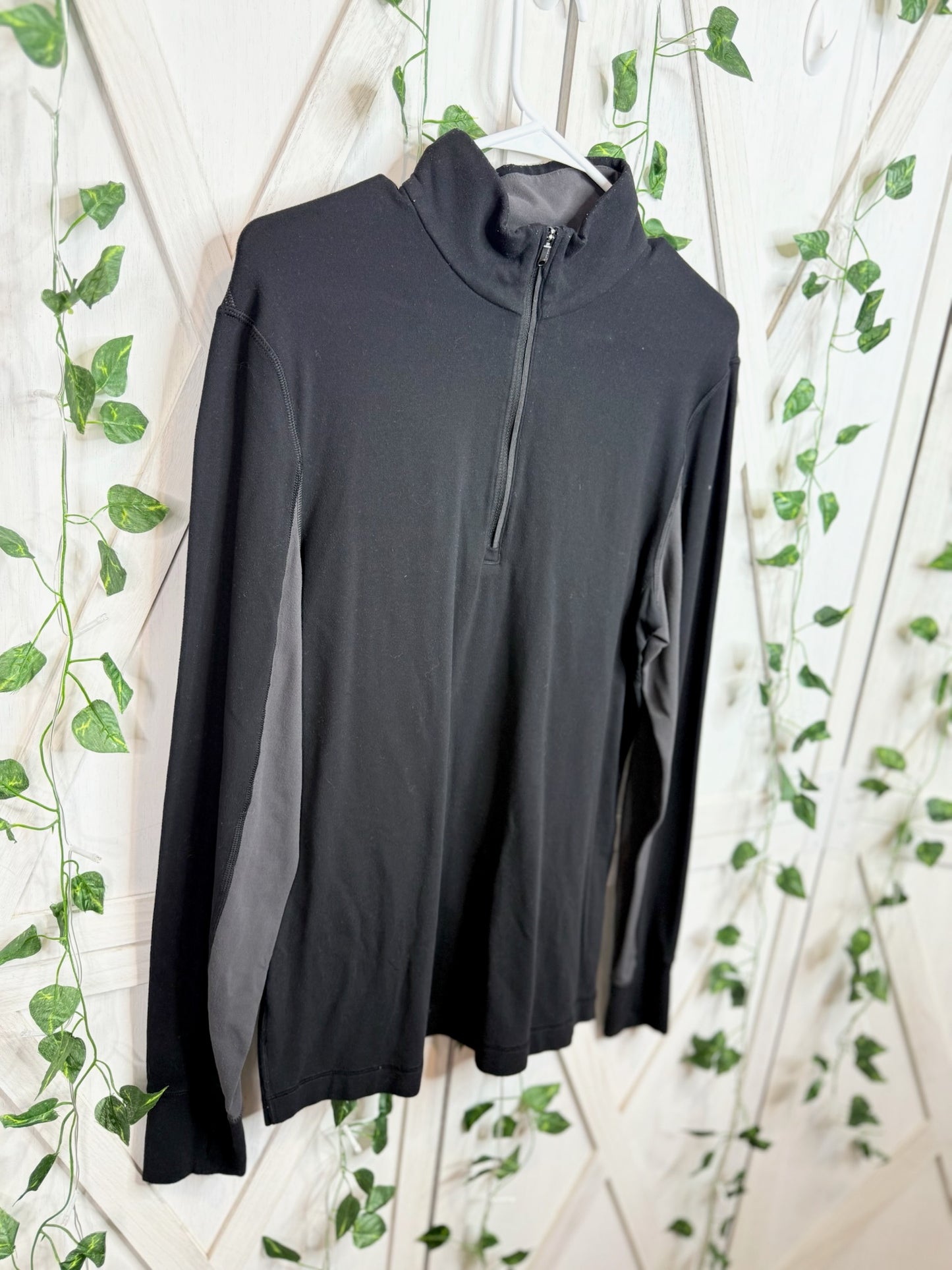 Mens quarter zip (small hole) *SIZE S