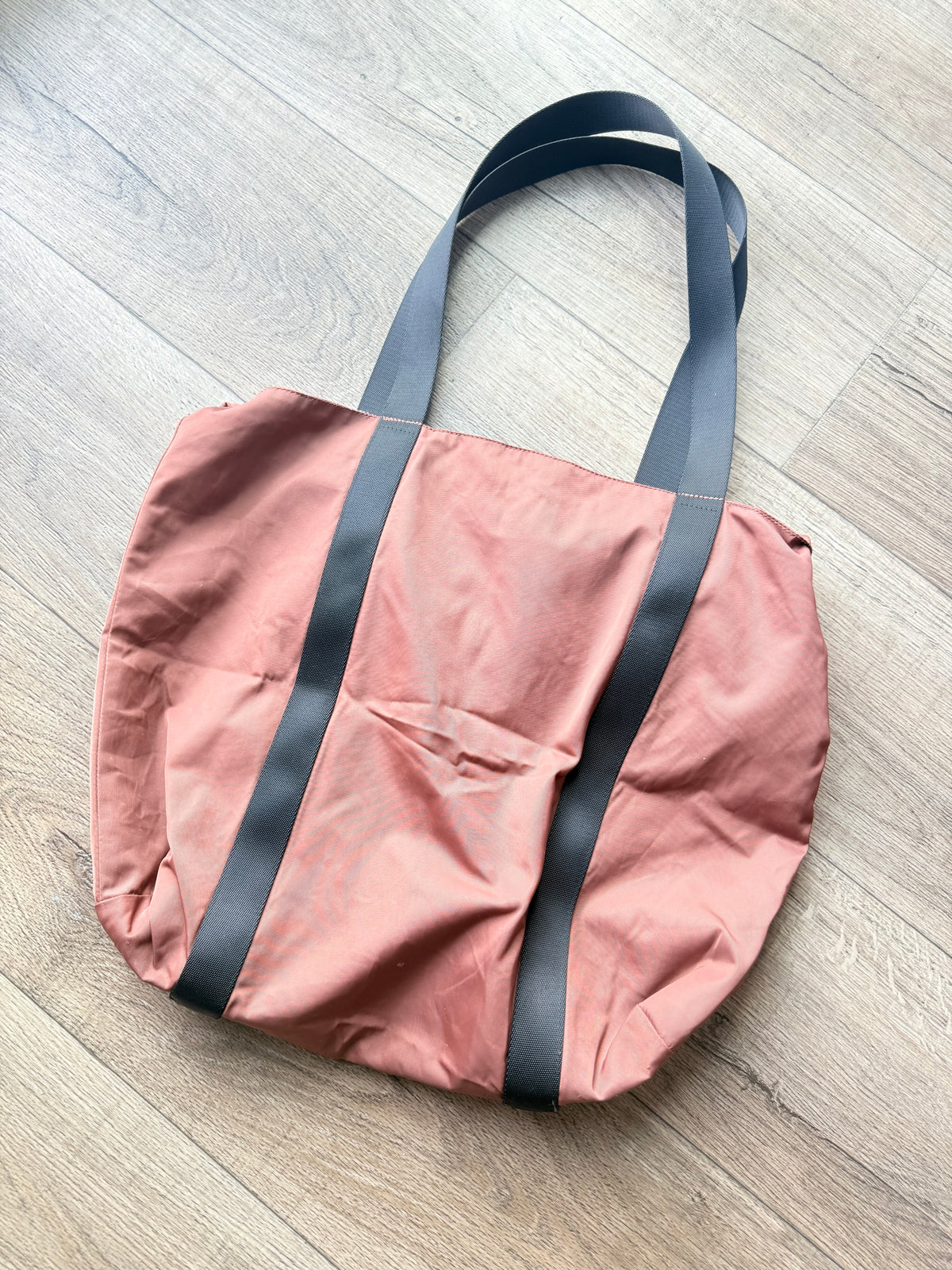 Lululemon tote bag