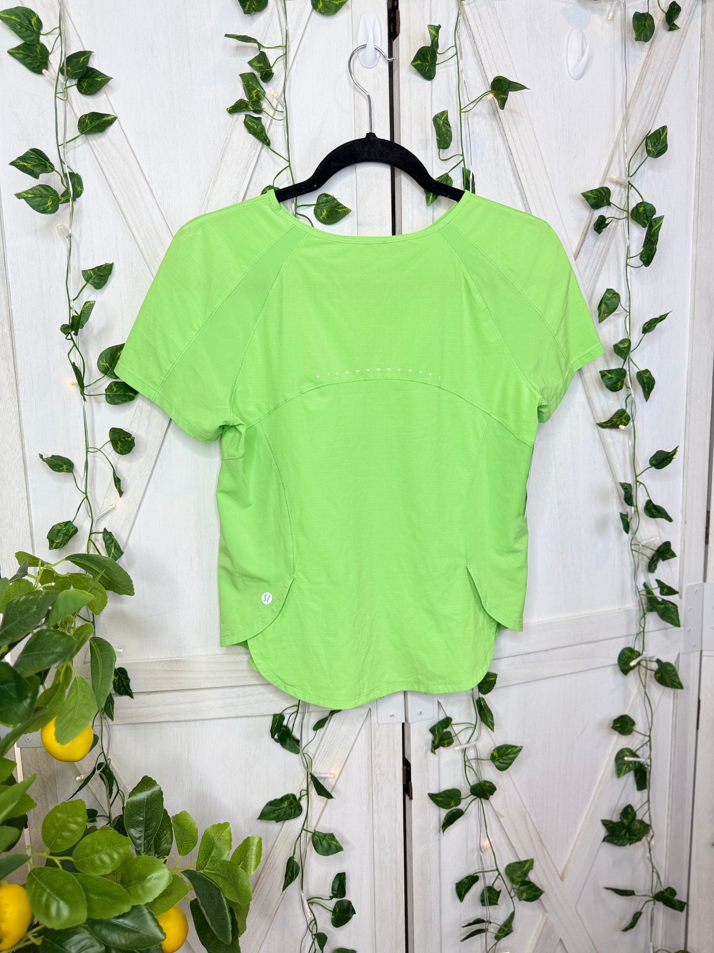 Lululemon short sleeve *Size 8