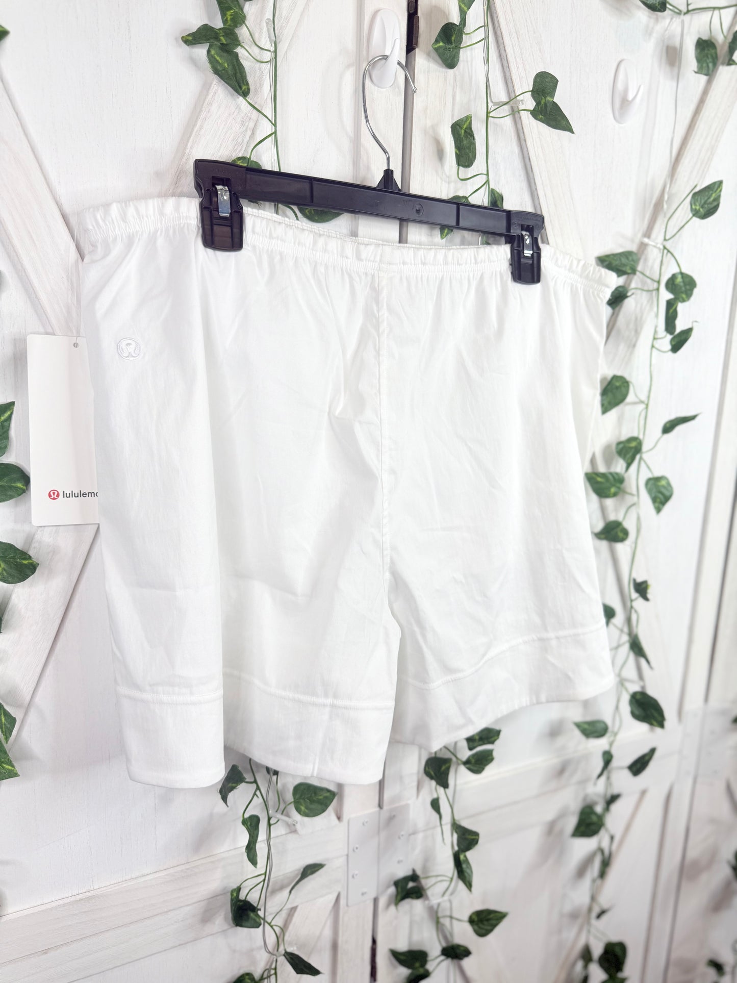 Cotton-Blend Poplin High-Rise Short 4” *Size XL