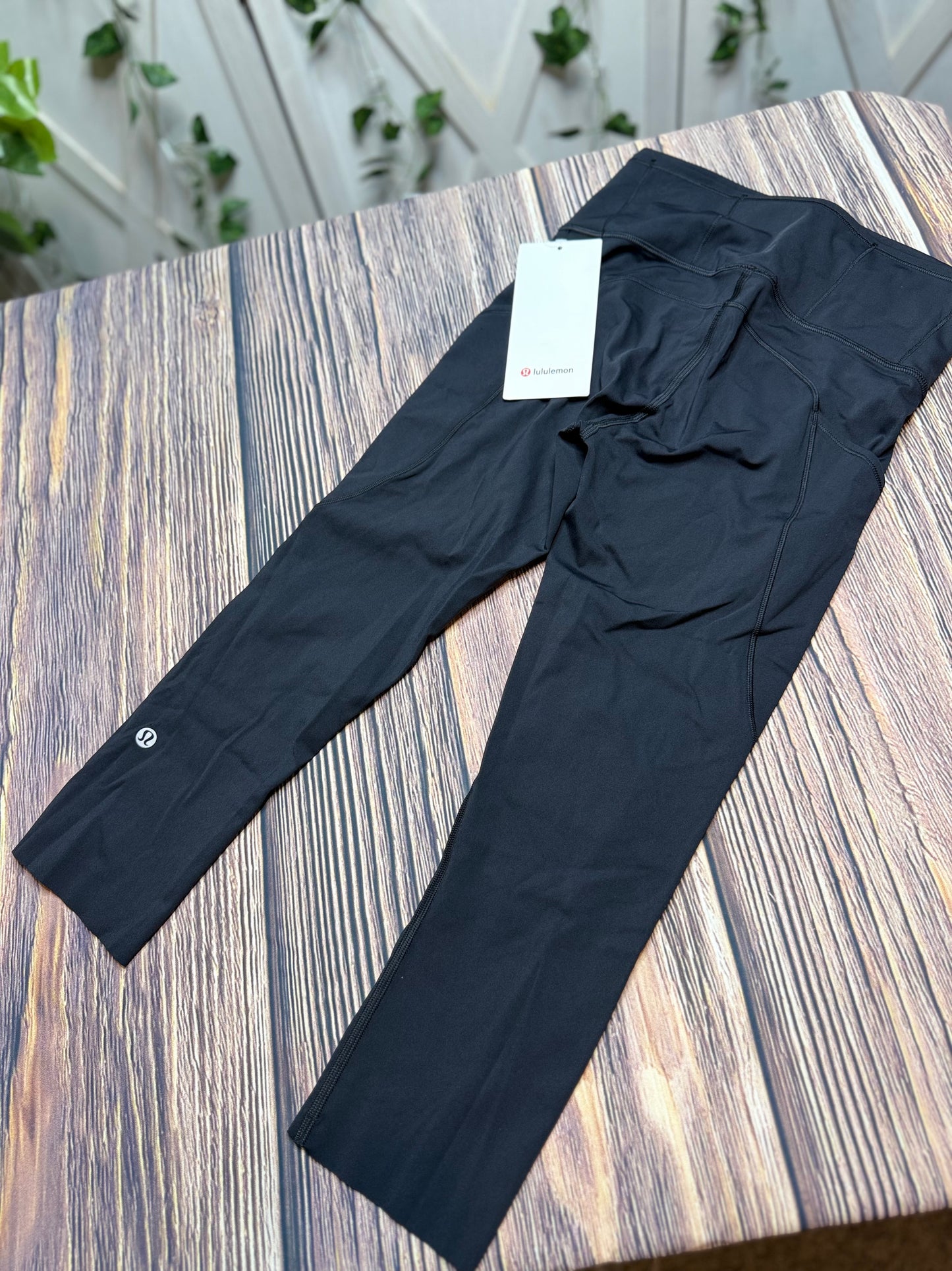 Fast and free HR crop 19” Size 4