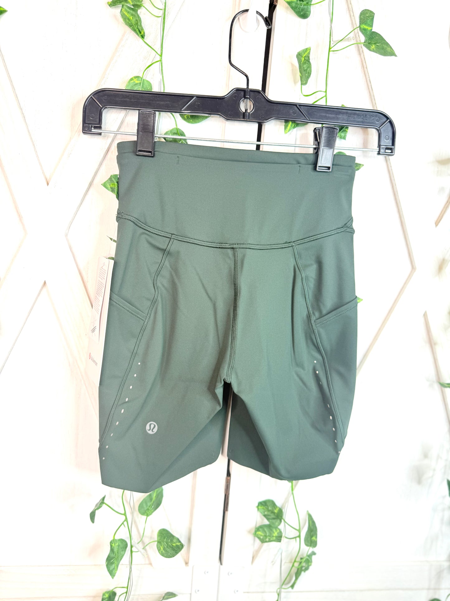 Fast And Free HR Short 6” * Pockets *Size 2
