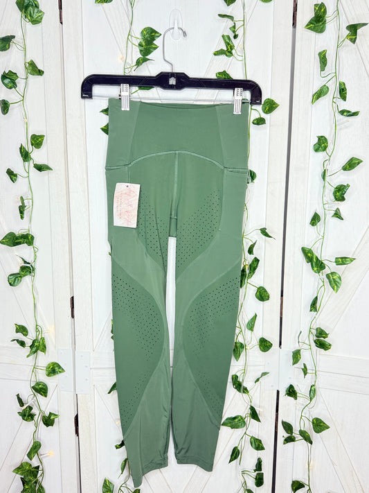 Uncovered Strength High-Rise Crop 23" *SIZE 2
