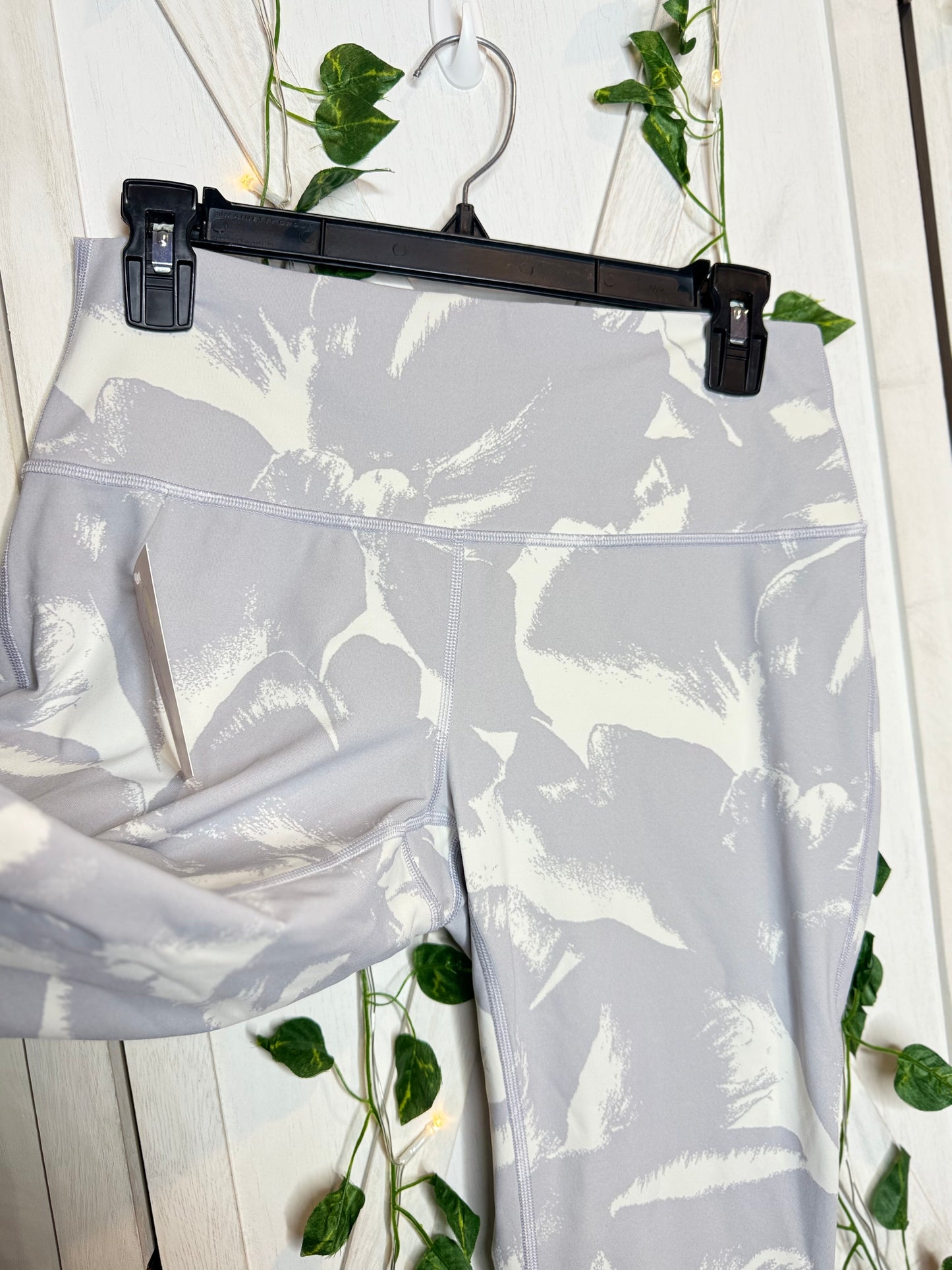 Wunder Under High-Rise Tight 25" *SIZE 10