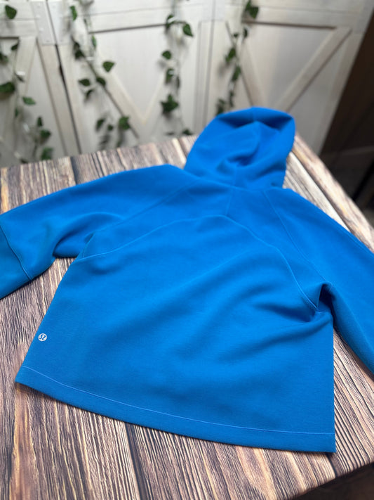 Lululemon hoodie *small stain on pocket *Size 4
