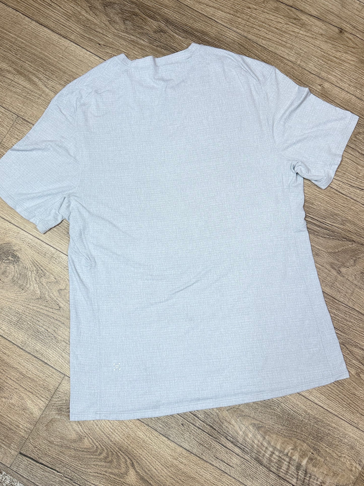 Men’s Lululemon shirt *SIZE M