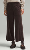 Scuba Mid-Rise Wide-Leg Crop *Velvet Cord