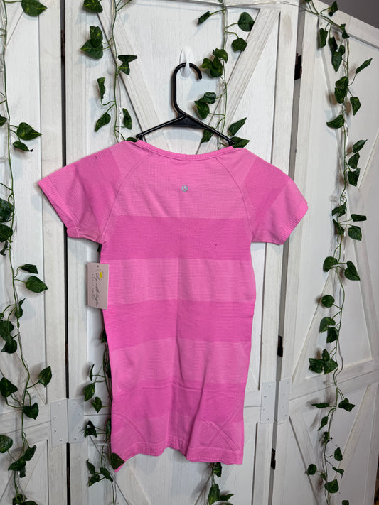 Run: Swiftly Tech V Neck*SIZE 4