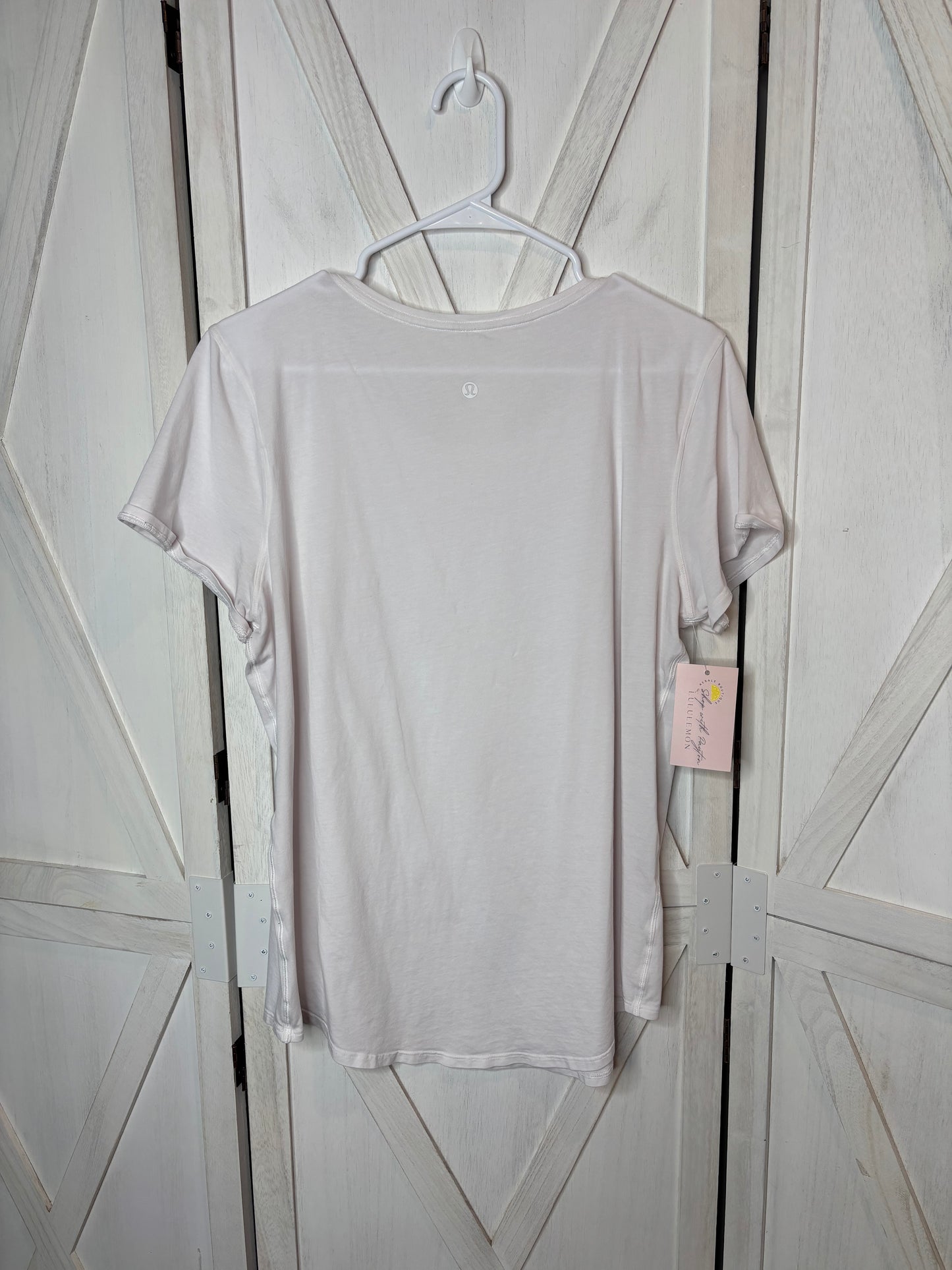 Love tee shirt small hole *SIZE 8