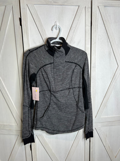 Lululemon 1/2 zip *SIZE 6