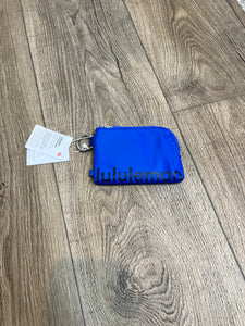 Clippable card pouch