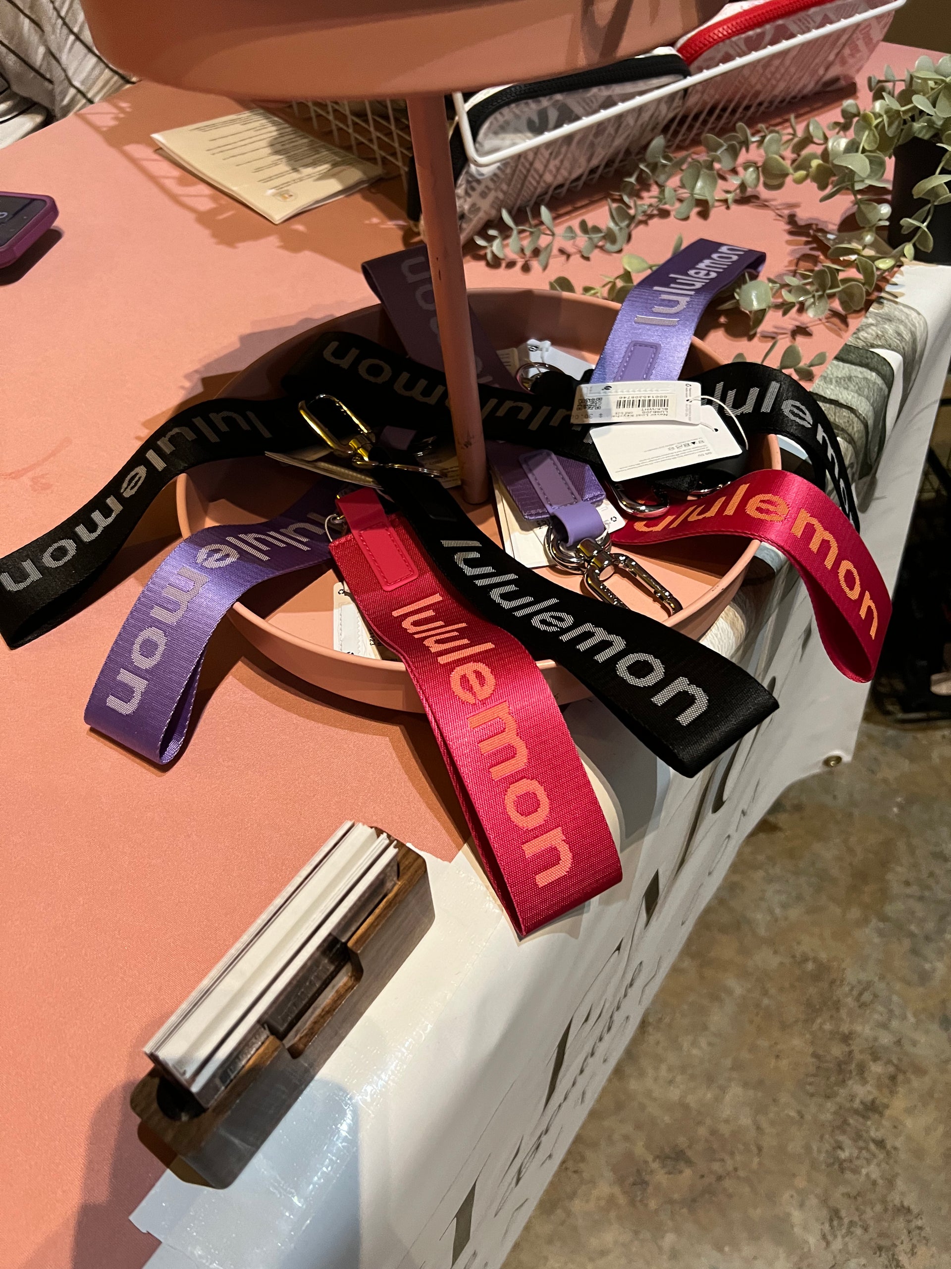 lululemon ネバーロストキーチェーン 日本未入荷！】lululemon ☆ ネバーロストキーホルダー