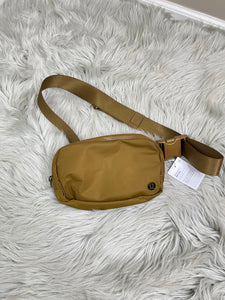 Lululemon everywhere belt bag